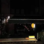 Weiting Hotel Shanghai Jing\'An Temple Nanjing West Road Subway Station Branch