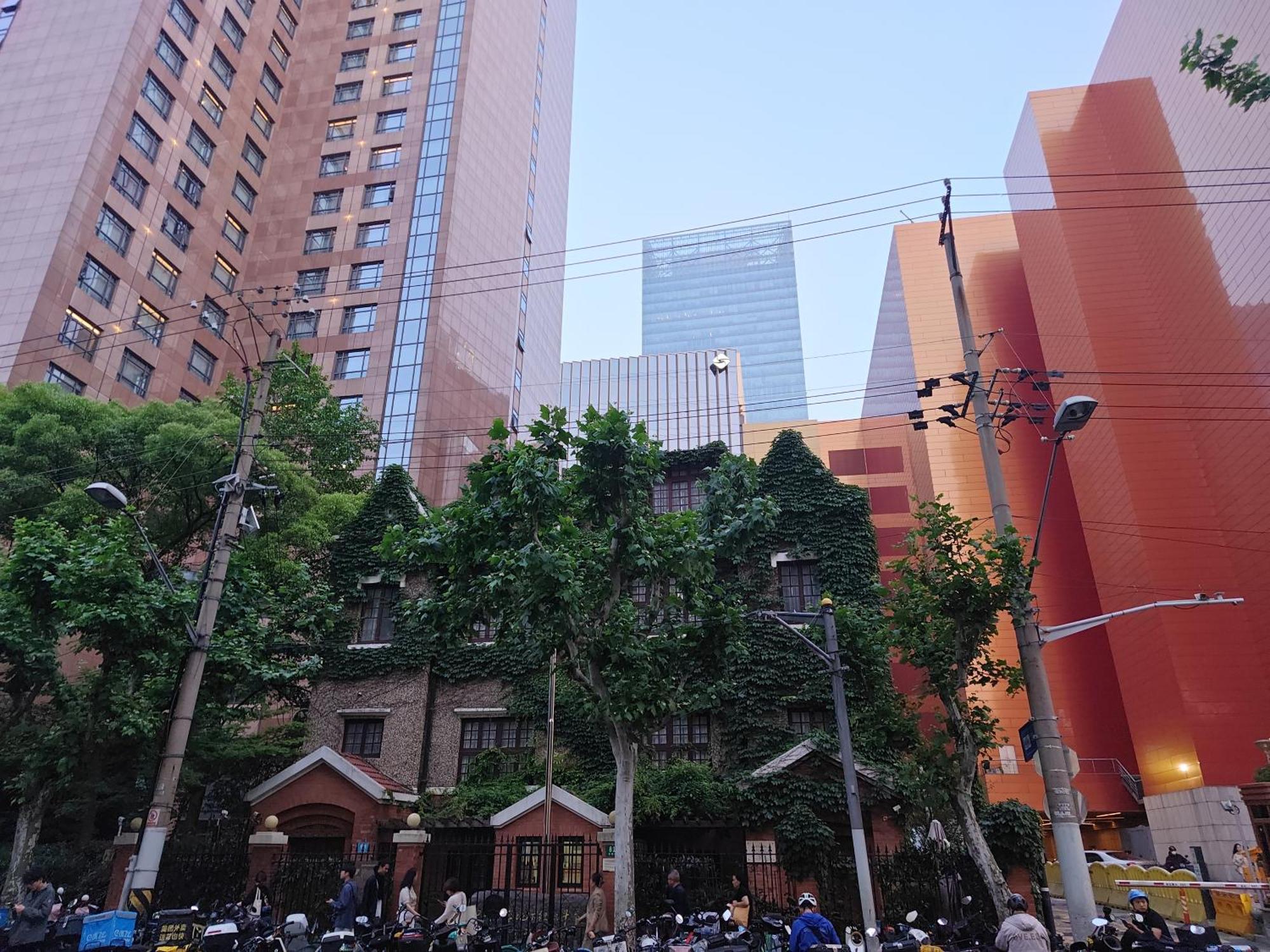 Weiting Jing'an Temple Nanjing West Road Subway Station Branch 2*