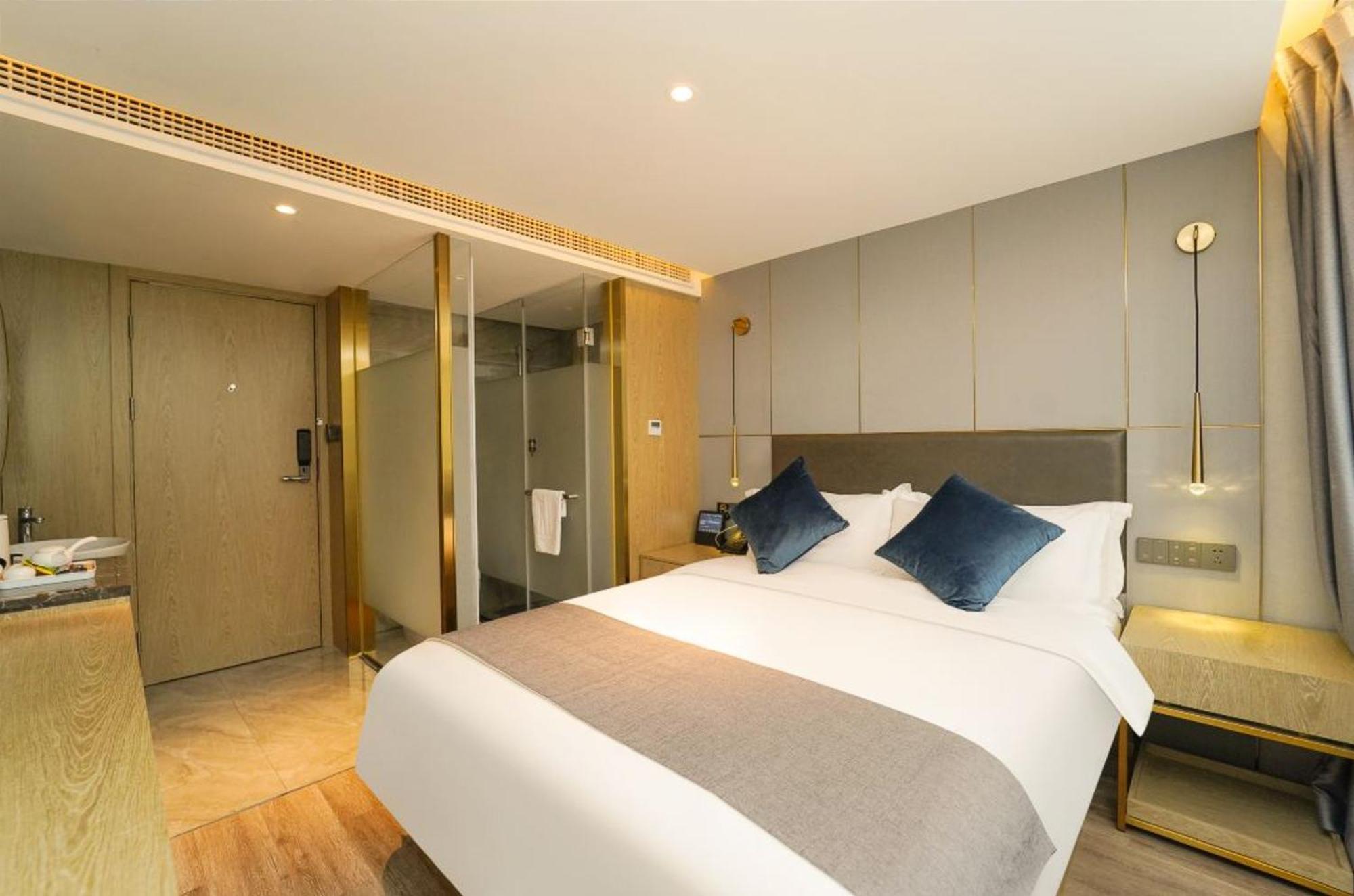 Weiting Jing'an Temple Nanjing West Road Subway Station Branch Hotel